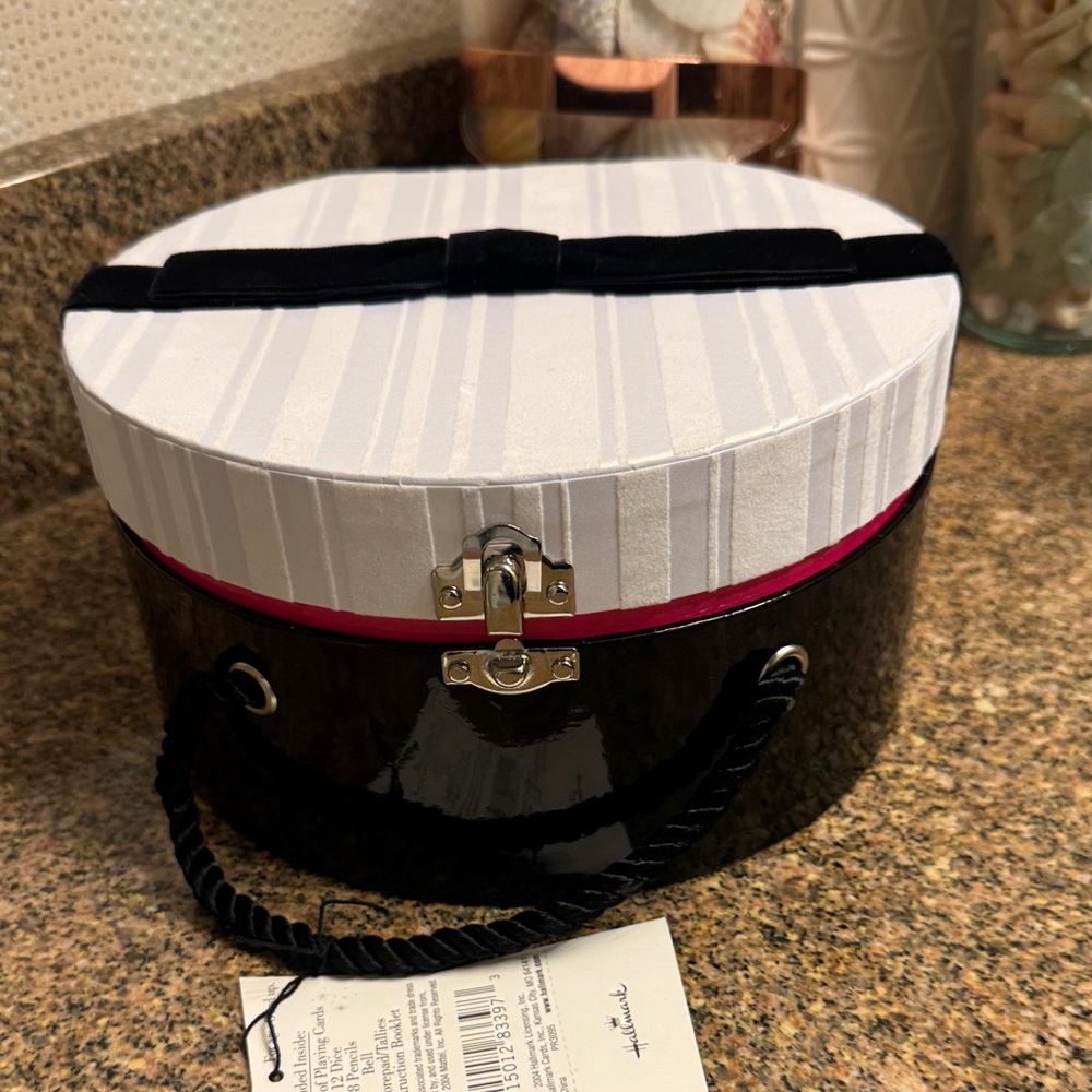 Bunko Barbie Hallmark‎ Black and Gold Gift Set NIB 25$